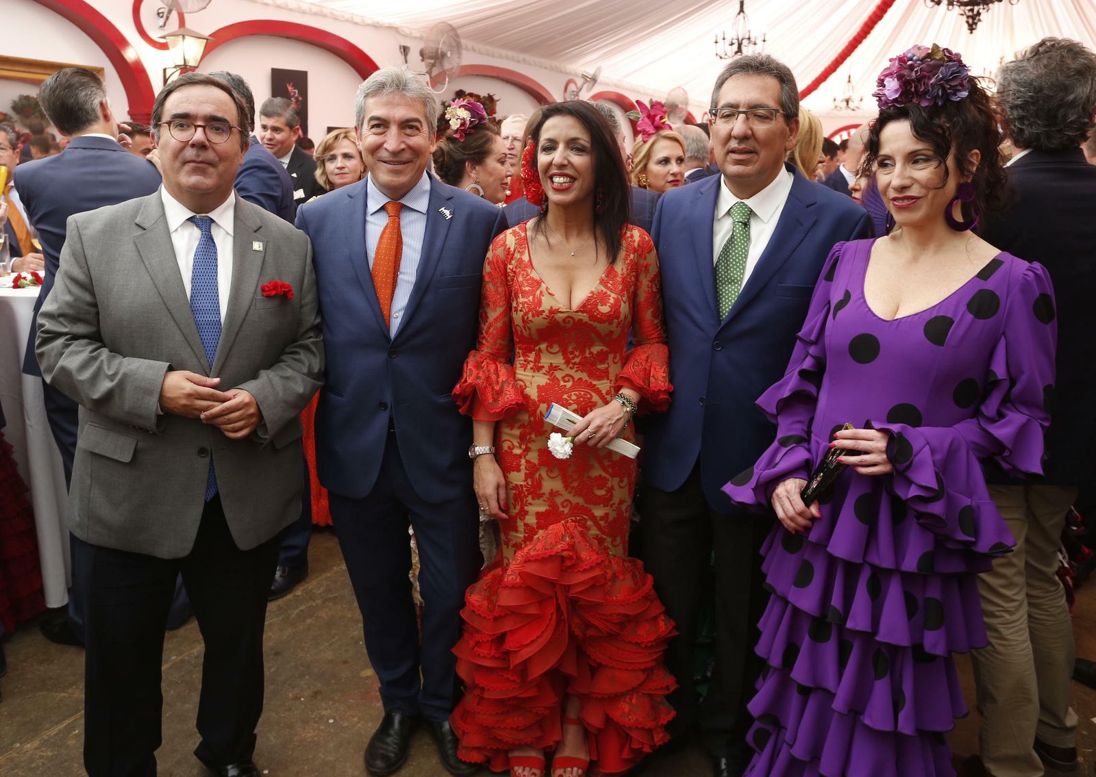 El rector de la UPO, Vicente Guzmán; el delegado del Gobierno en Andalucía, Lucrecio Fernández; la presidenta del Parlamento andaluz, Marta Bosquet;el presidente de la Fundación Cajasol, Antonio Pulido; y la consejera de Igualdad, Políticas Sociales y Conciliación, Rocío Ruiz.