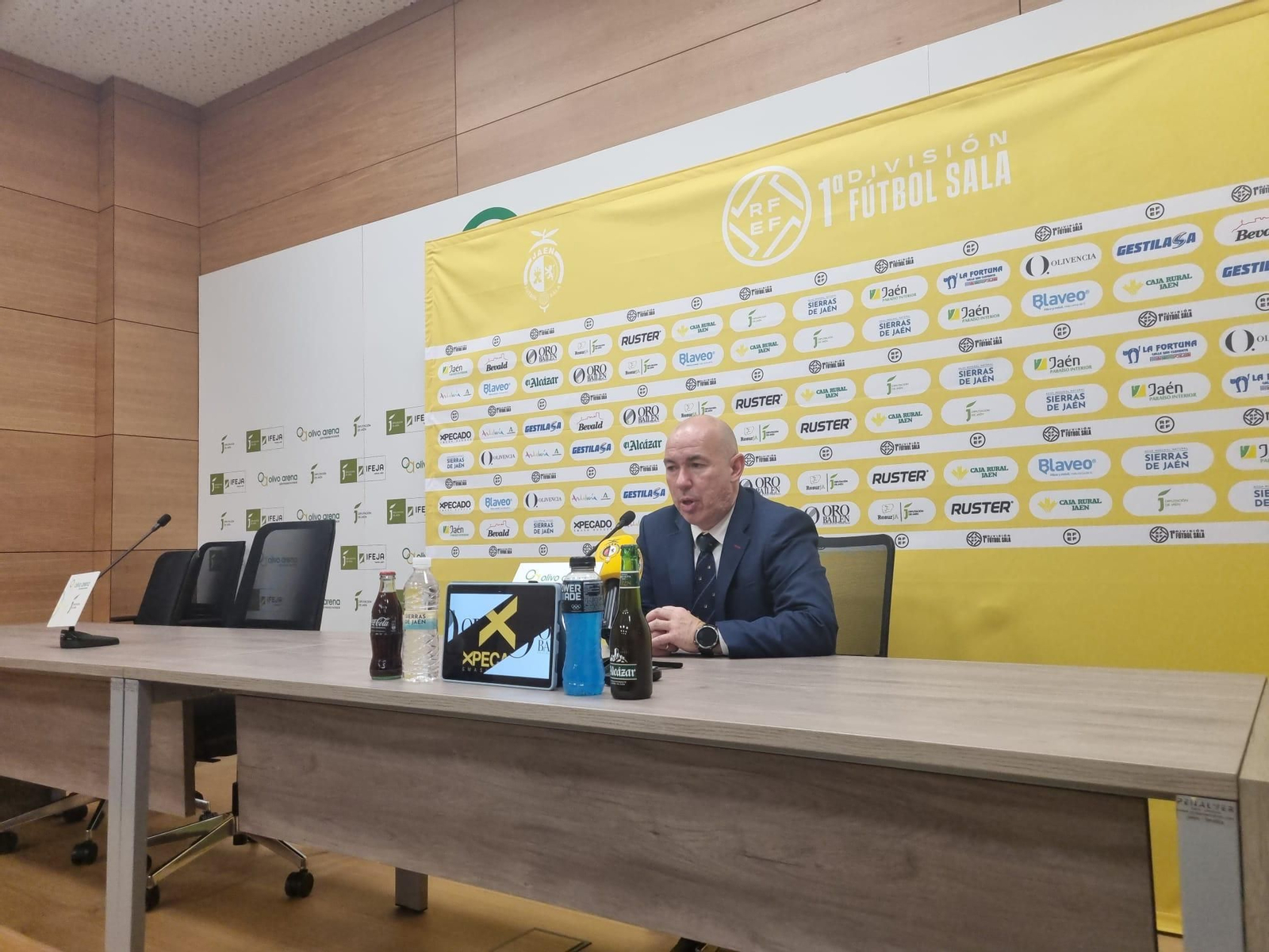 Dani Rodríguez atiende a los medios de comunicación en la sala de prensa del Olivo Arena.