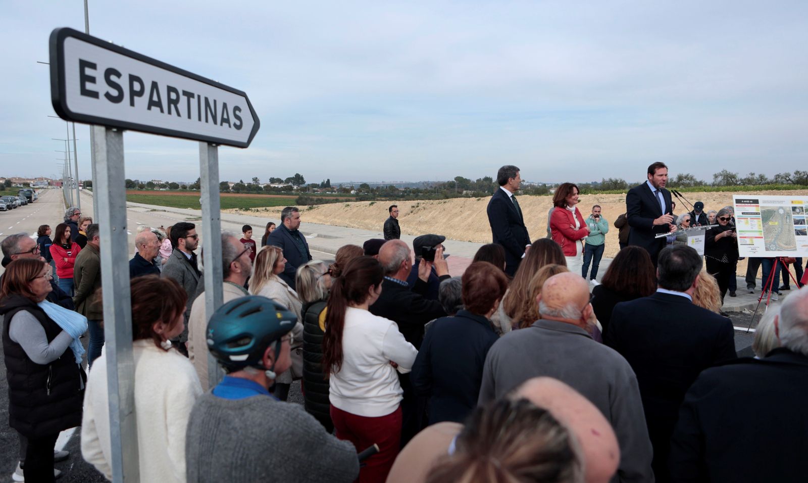 Inauguración de la histórica conexión de Espartinas con la A-49 y la SE-40