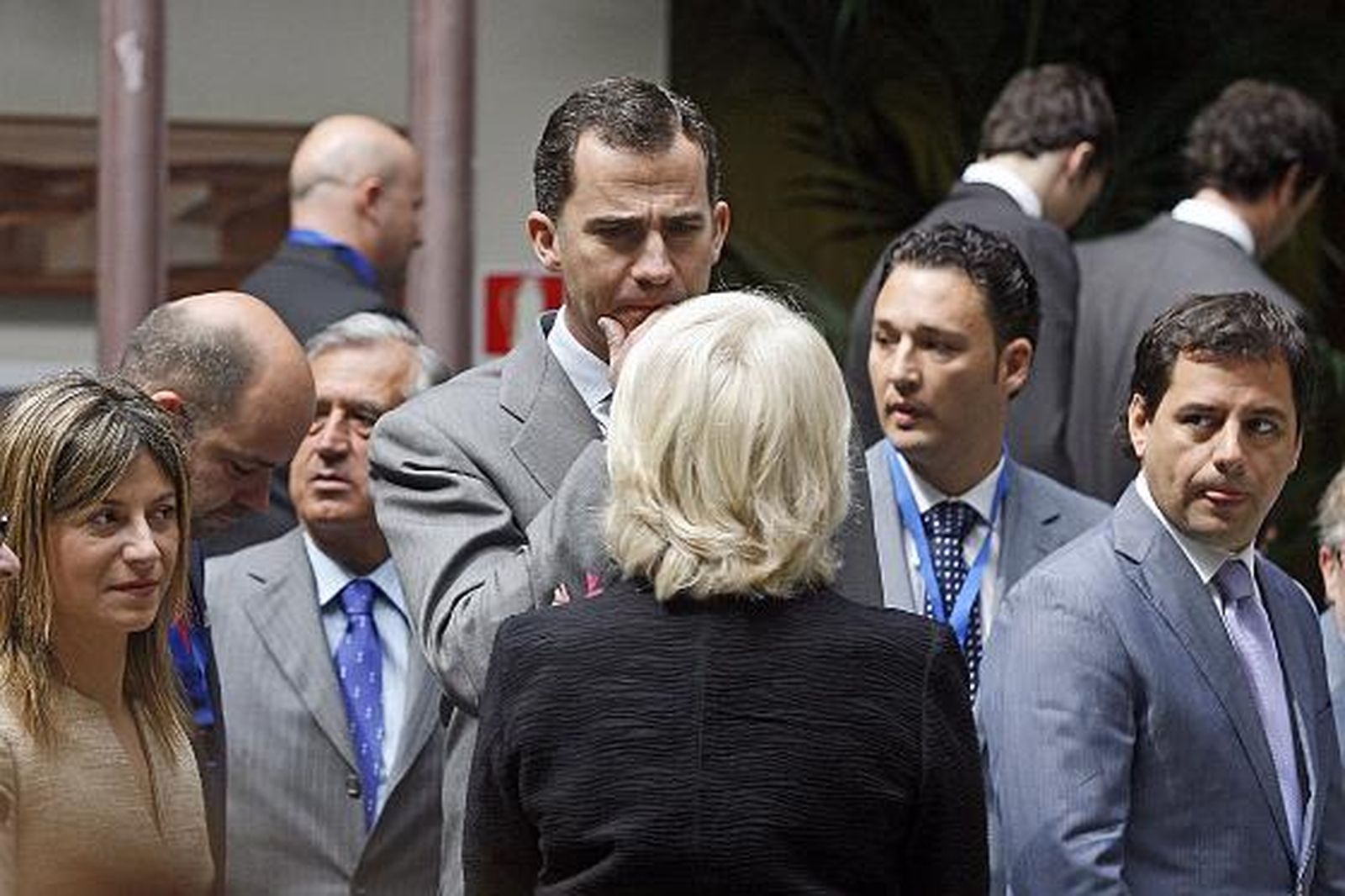 El acto de inauguración del Congreso Iberoamericano de Jóvenes Empresarios ha estado presidido por el Príncipe de Asturias, acompañado por la Ministra de Igualdad y la alcaldesa de Cádiz, entre otros

Foto: Joaquin Pino