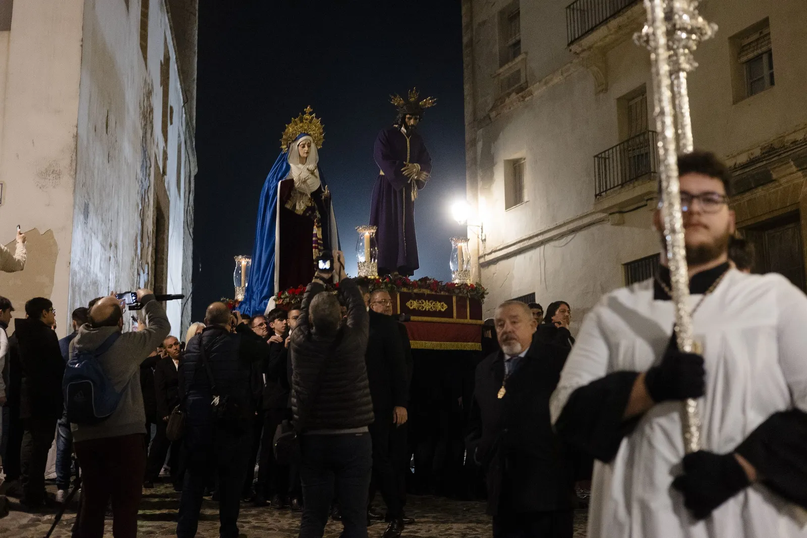 Vídeo del Traslado de la Hdad de La Sanidad a la iglesia de Santiago de Cádiz