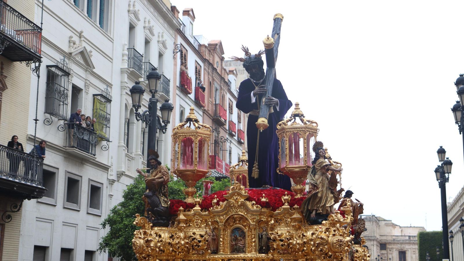 La Madrugá por la Carrera Oficial en la Semana Santa de Sevilla 2025