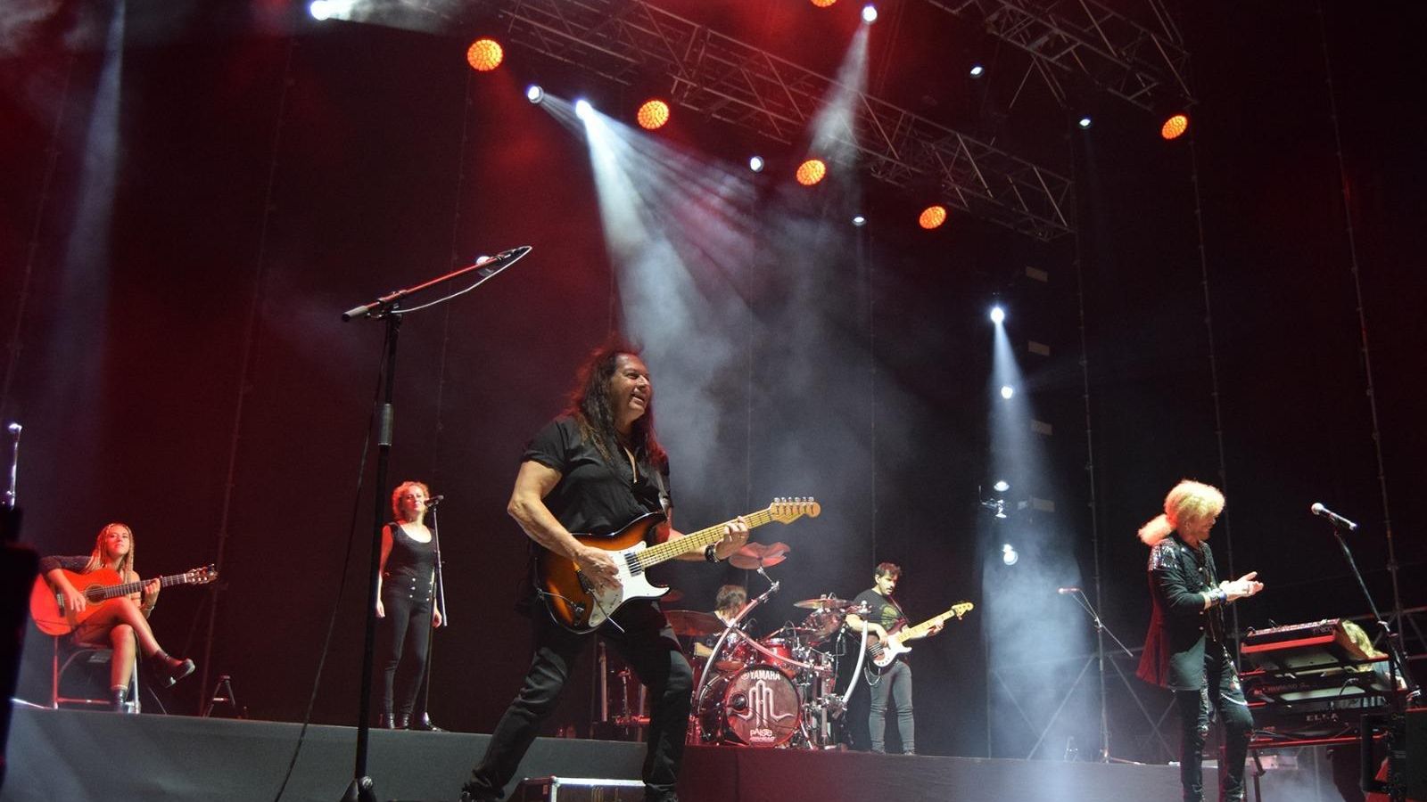 La banda Medina Azahara, durante el concierto en el Cabaret Festival.