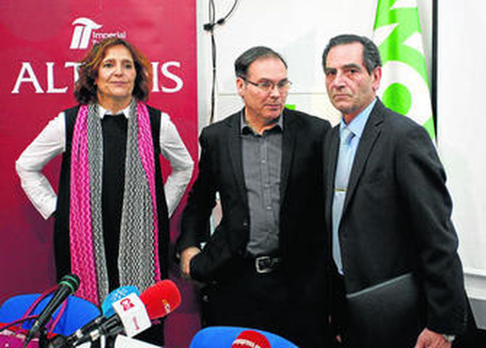 Rocío Ingelmo, Juan Moreno y Fernando Romero, ayer después de finalizar su comparecencia.