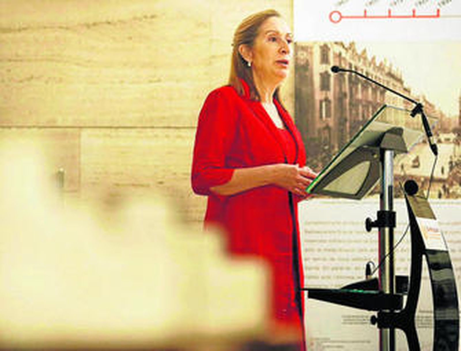 La ministra de Fomento, Ana  Pastor, en el Colegio de Ingenieros de Caminos, Canales y Puertos de Cataluña.