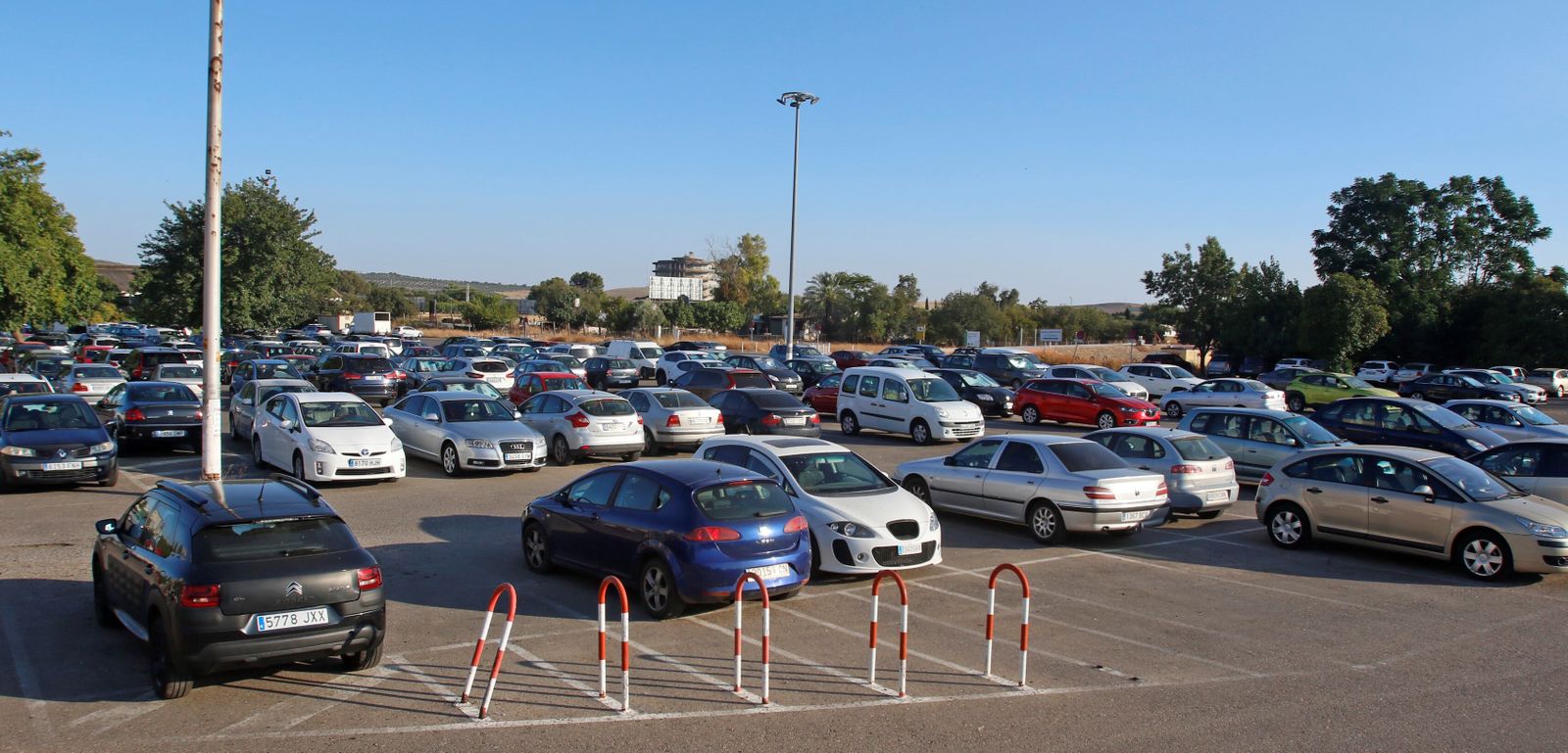 Aparcamiento de usuarios del Hospital Reina Sofía.