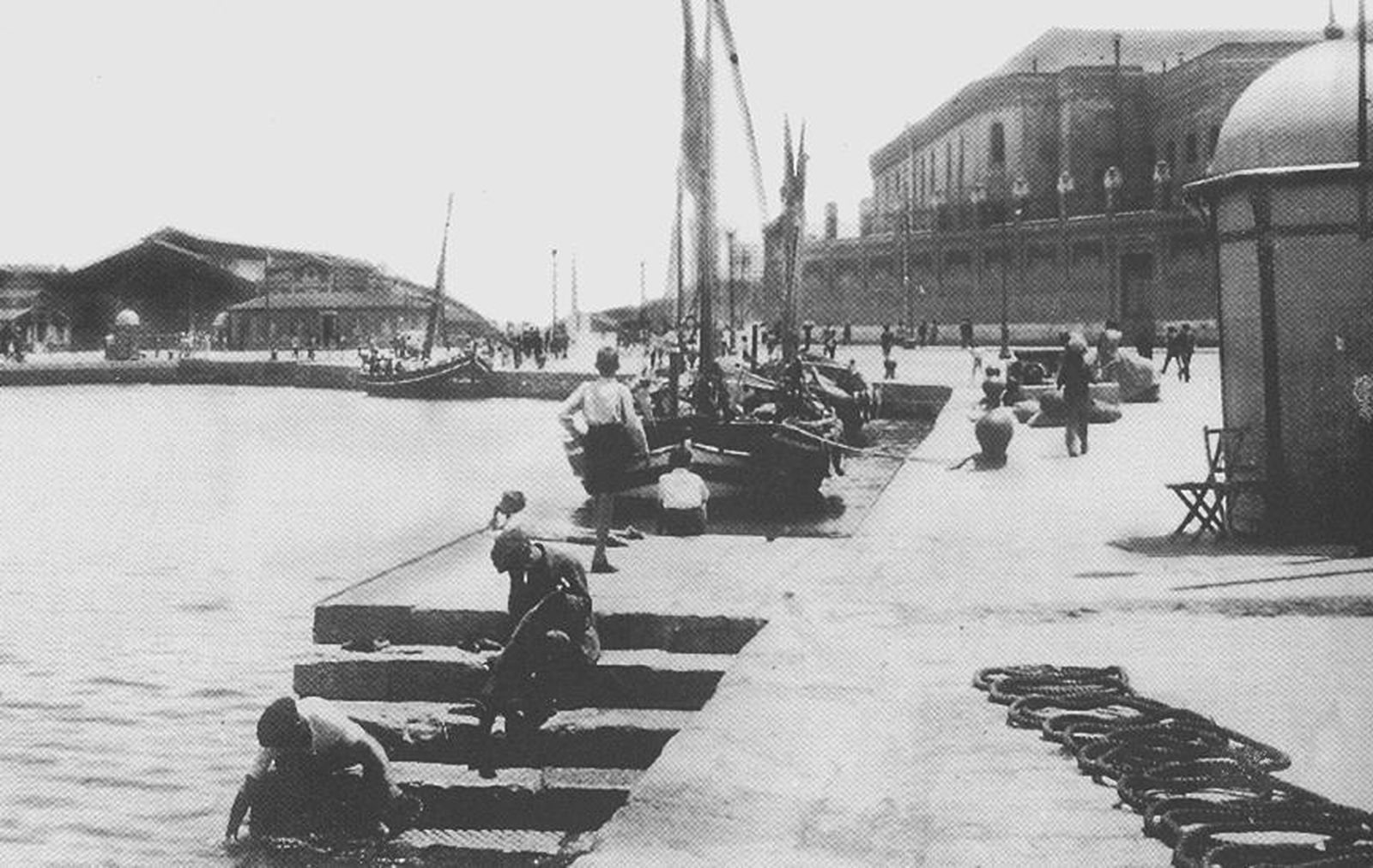 Cien años de cambios en la plaza de Sevilla de Cádiz