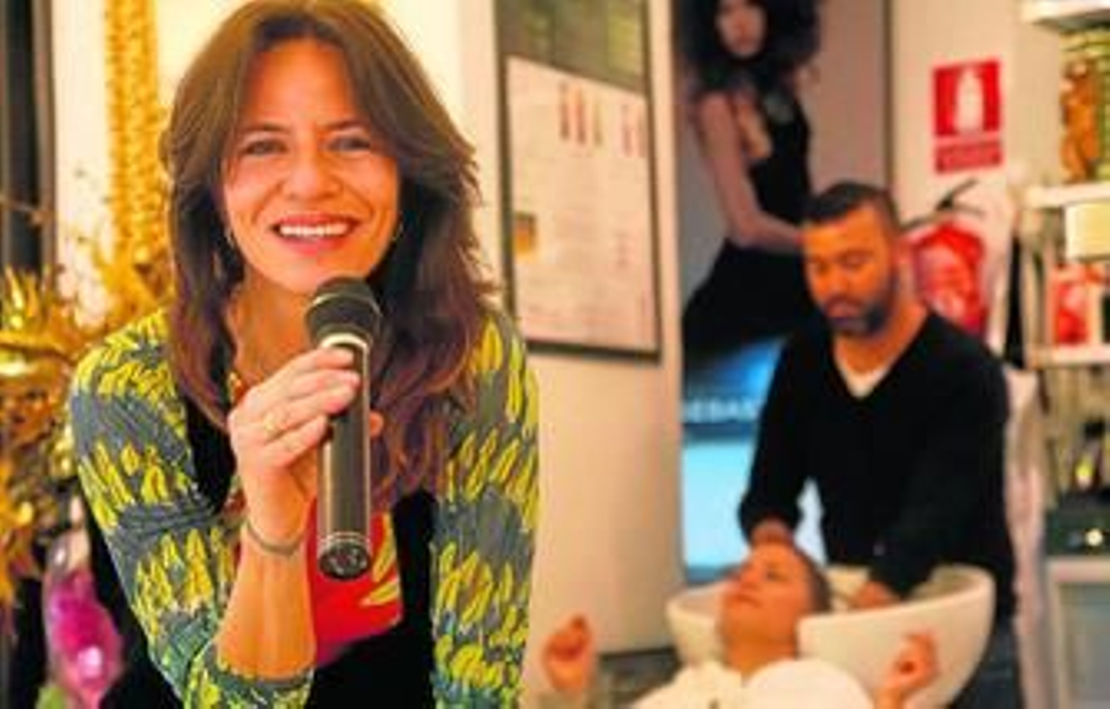 1. Marta Santamaría durante la actuación que ofreció en el estudio de Fran Alonso la pasada semana. 2 y 3. Detalles de la decoración del estudio, en la calle Bailén.