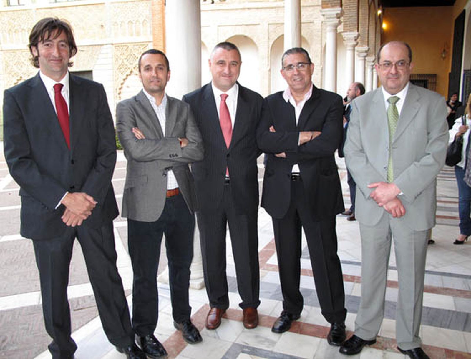Rafael Oliver, David González, Juan José García y Juan Carlos García, de Viajes Iberia Congresos, con José Luis Alcaraz, de Iberia Líneas Aéreas.

Foto: Victoria Ramírez
