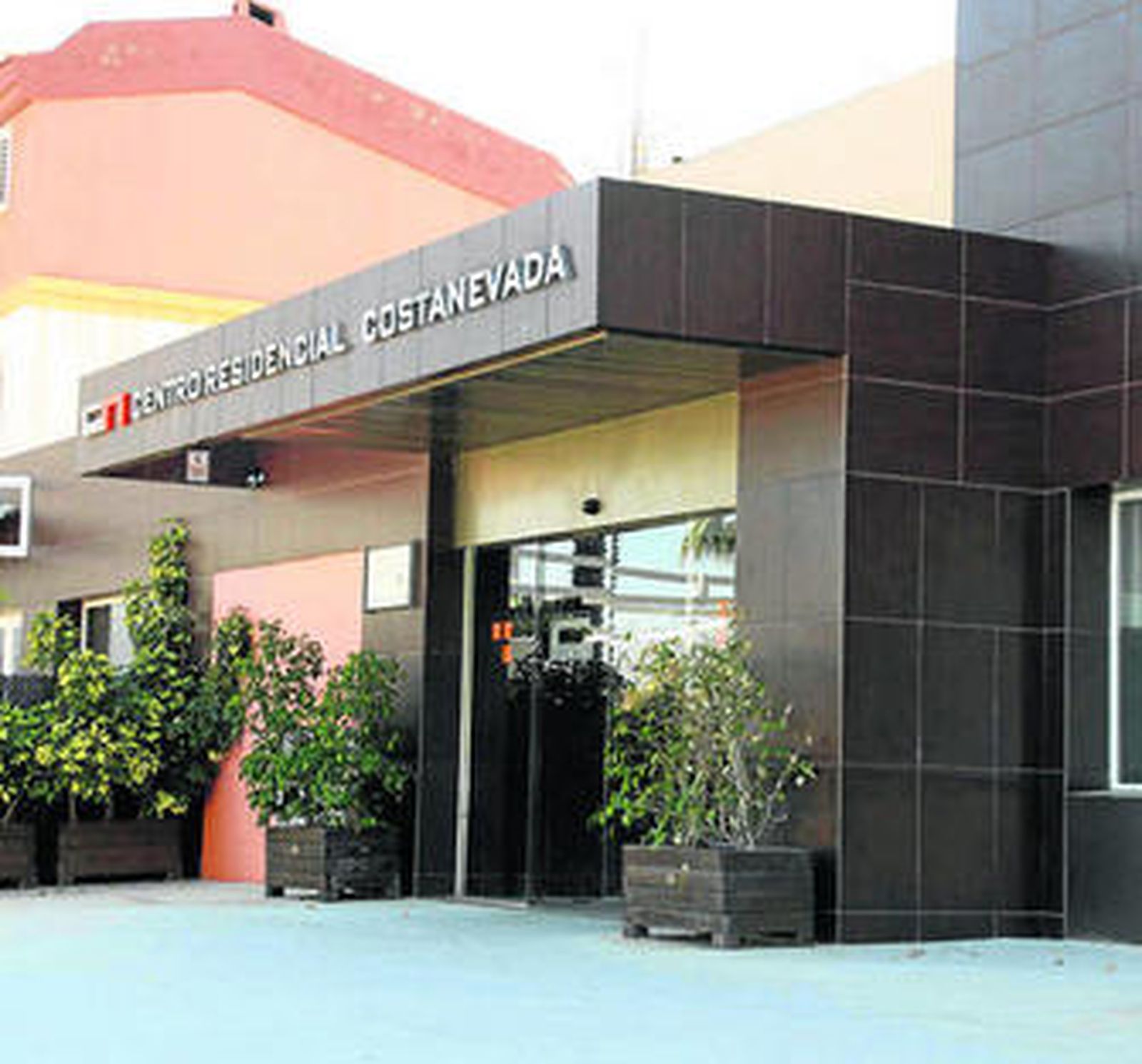 Fachada del Centro Residencial Costa Nevada.