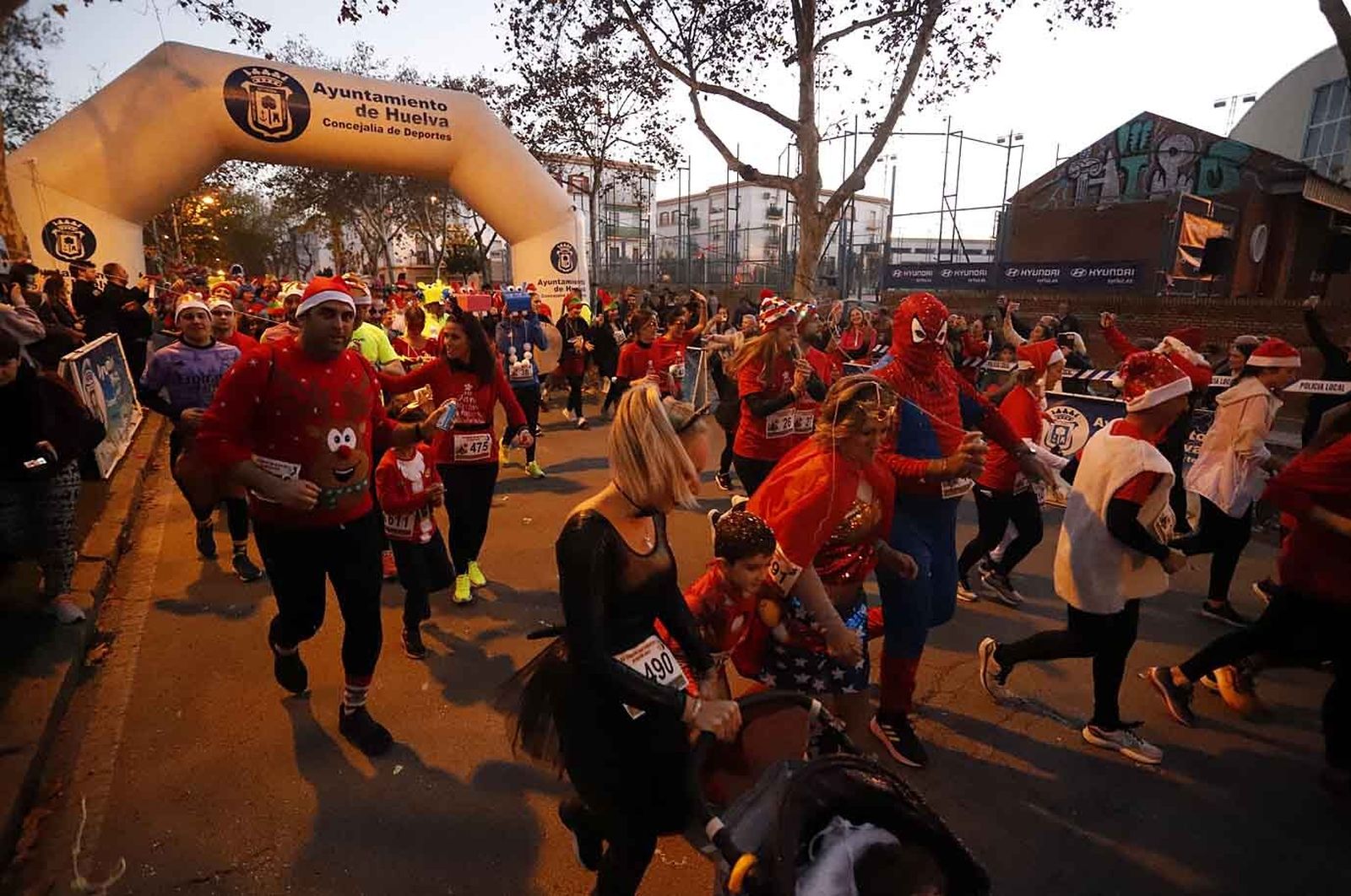 Imágenes de la carrera de San Silvestre en Huelva