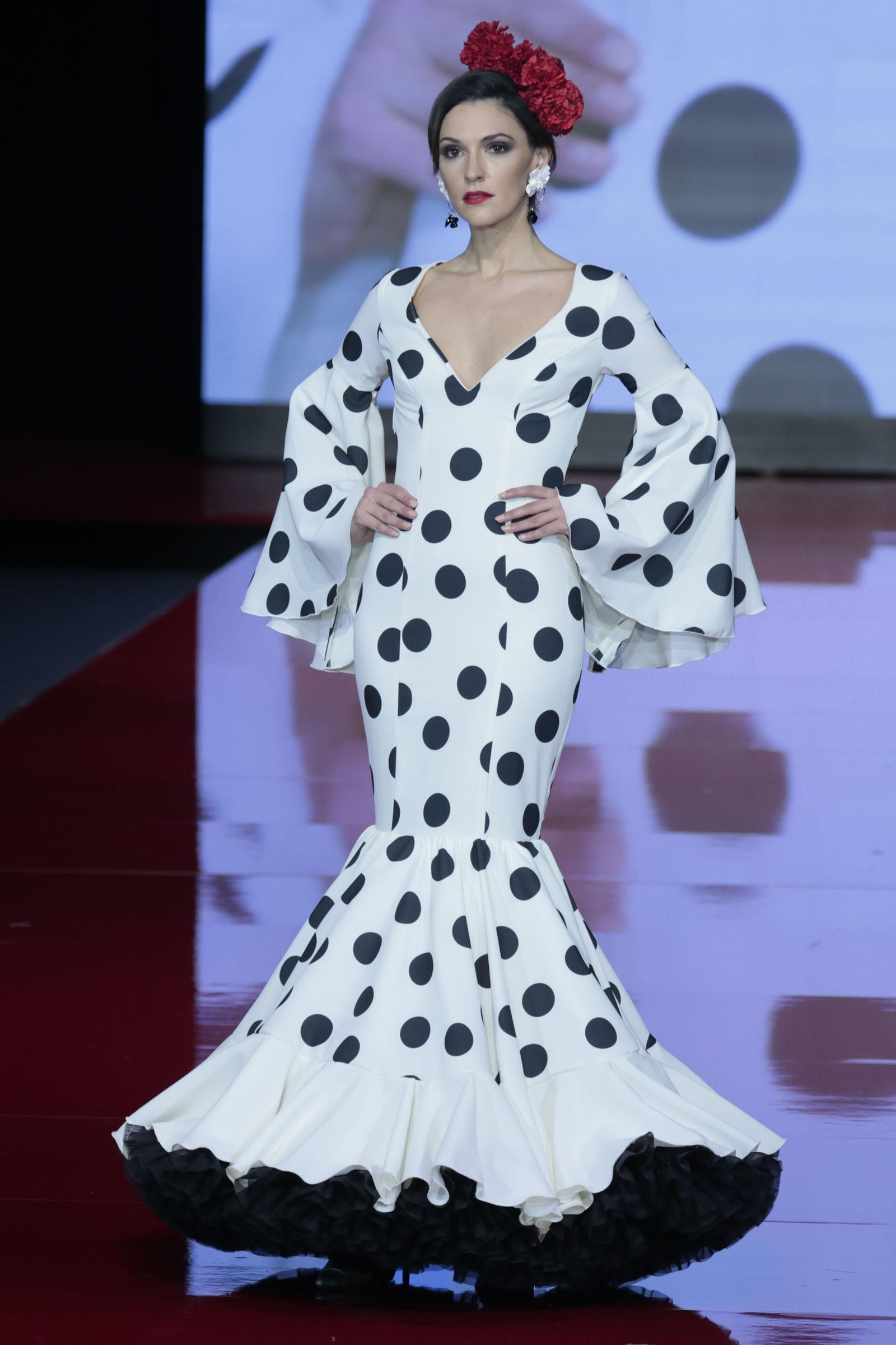 El desfile de Rosa Pedroche en SIMOF 2022, todas las fotos