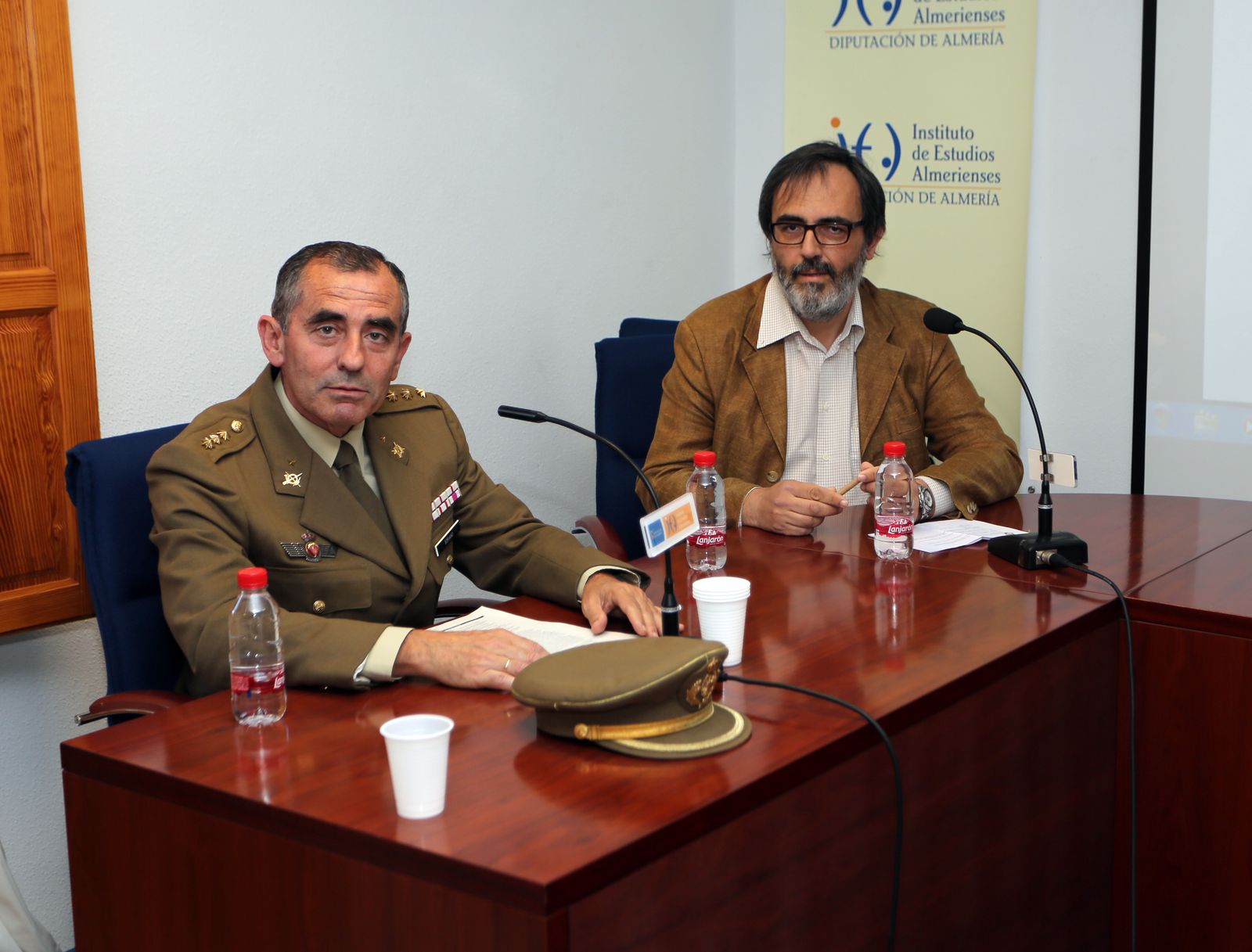 Juan Antonio Gonzálvez, teniente auditor como reservista voluntario, durante su exposición.