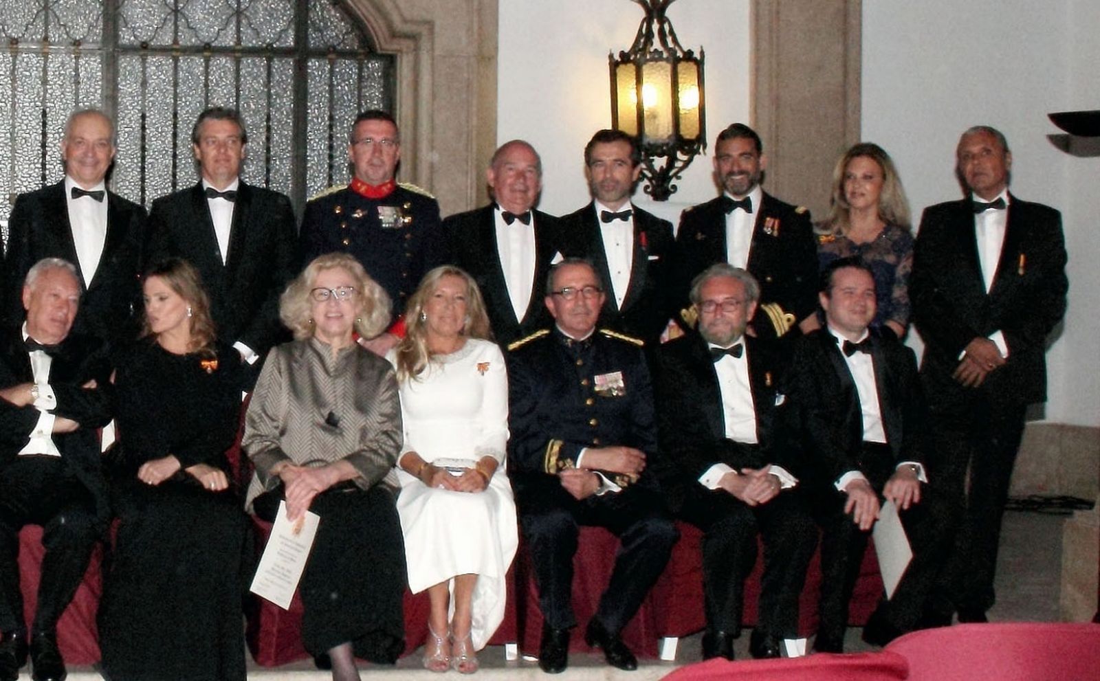 Grupo de autoridades y nuevos académicos.