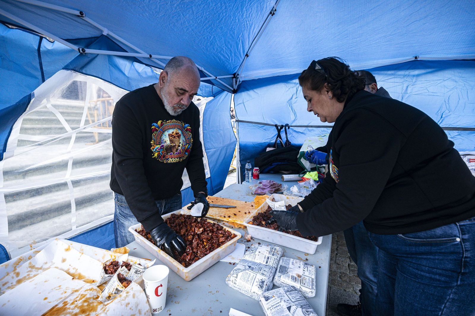Las imágenes de la Chicharronada y la Gambada del Carnaval de Cádiz 2026