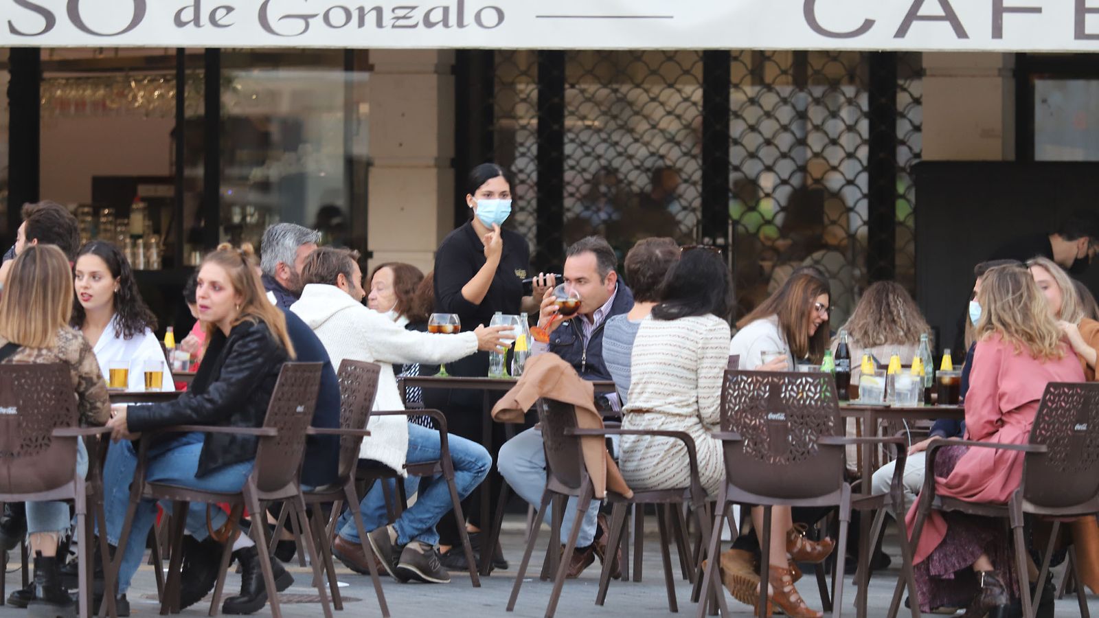 Aspecto de una terraza en la Plaza de las Monjas de la capital.