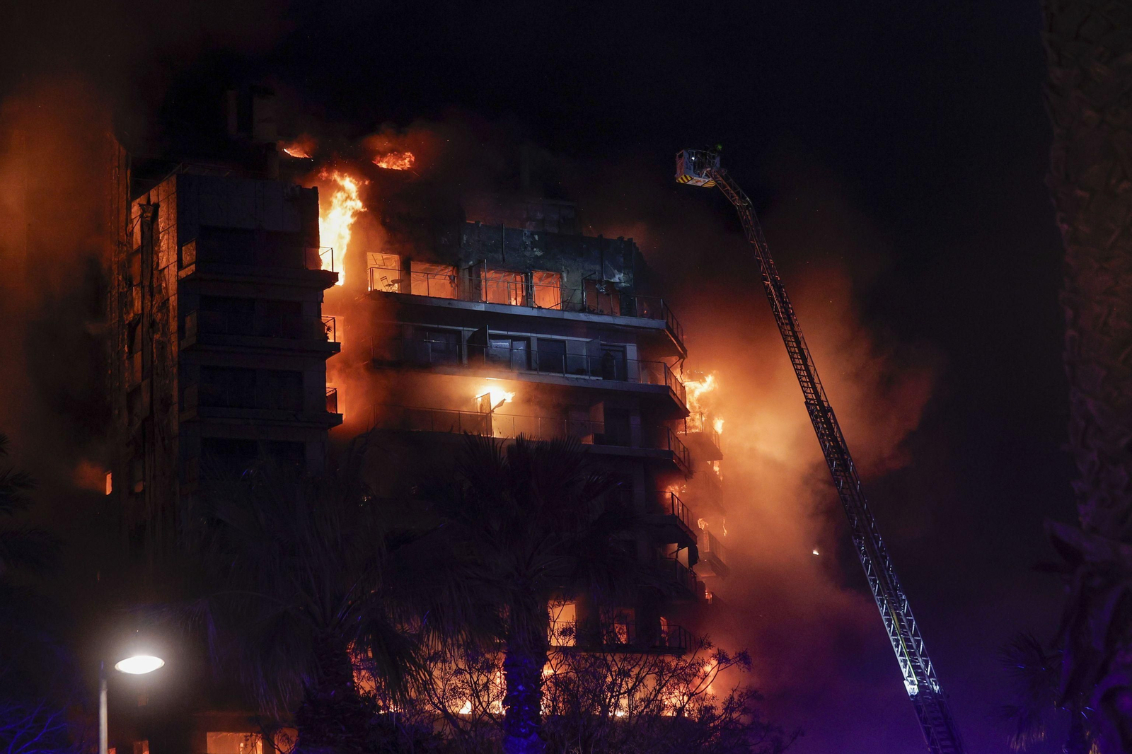 El incendio del edificio en Valencia, en imágenes El incendio del edificio en Valencia, en imágenes