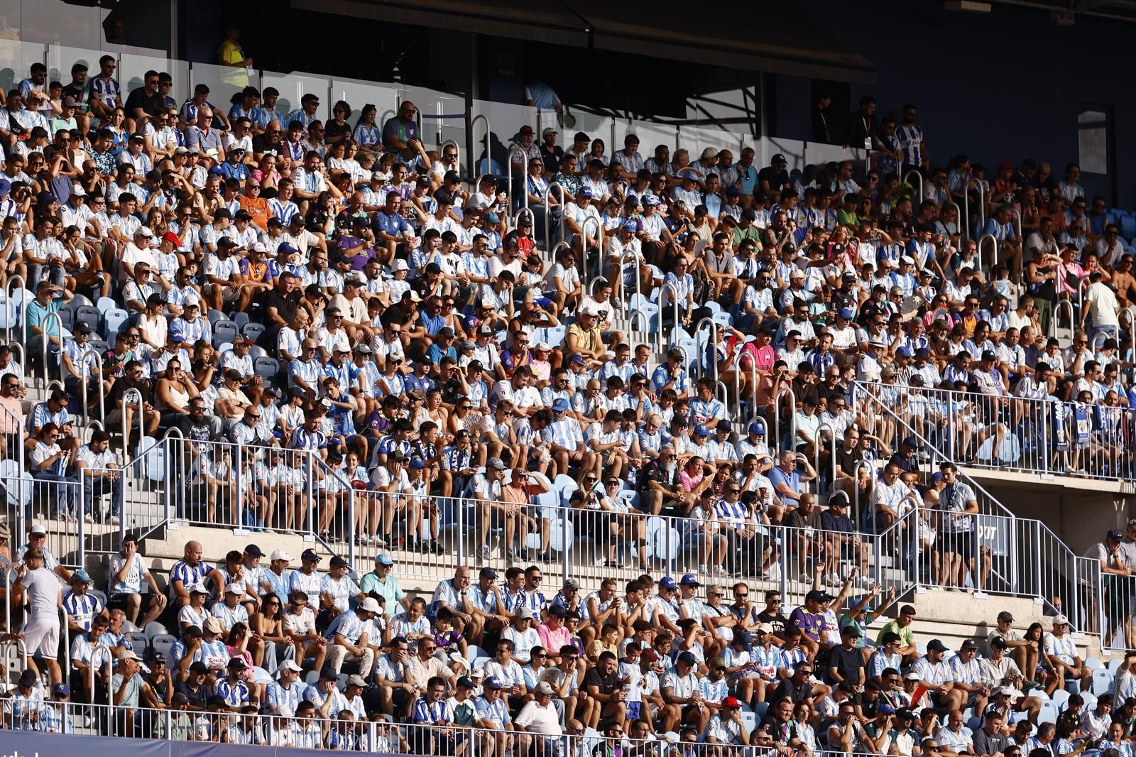 Búscate en las gradas de La Rosaleda durante el Málaga-Cádiz