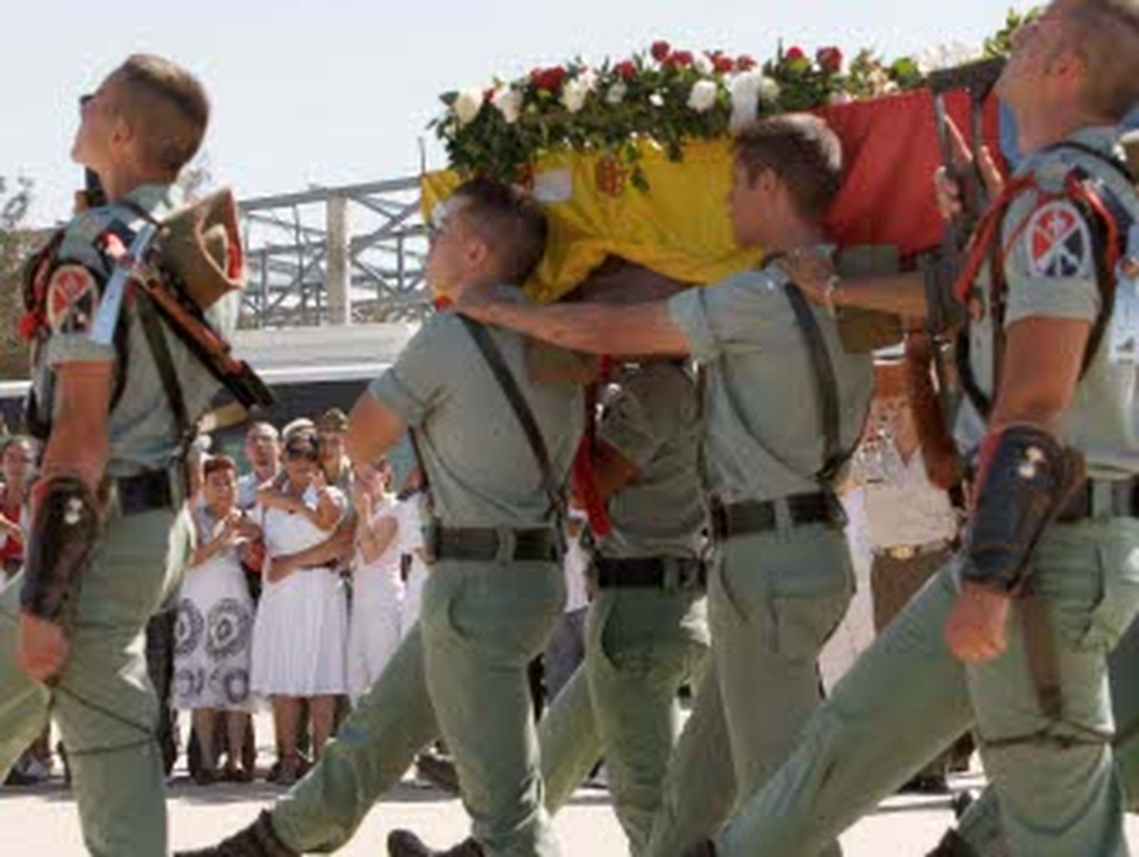 Llegan al aeropuerto de Almería los restos mortales del legionario fallecido en Líbano