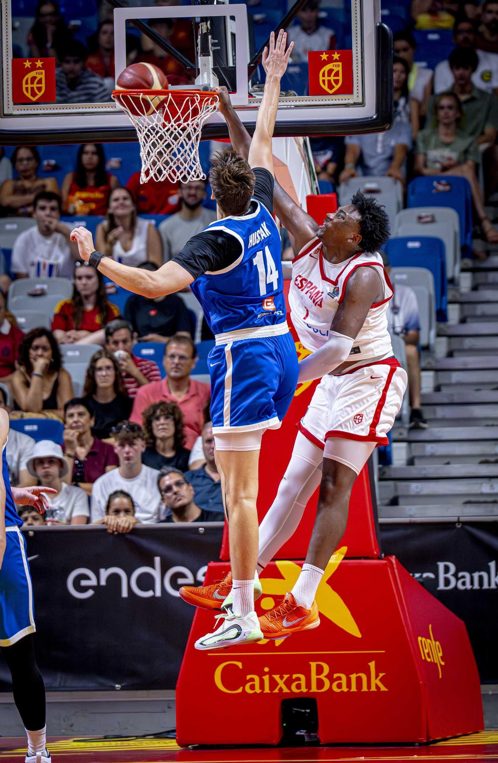 España B-República Checa, en fotos