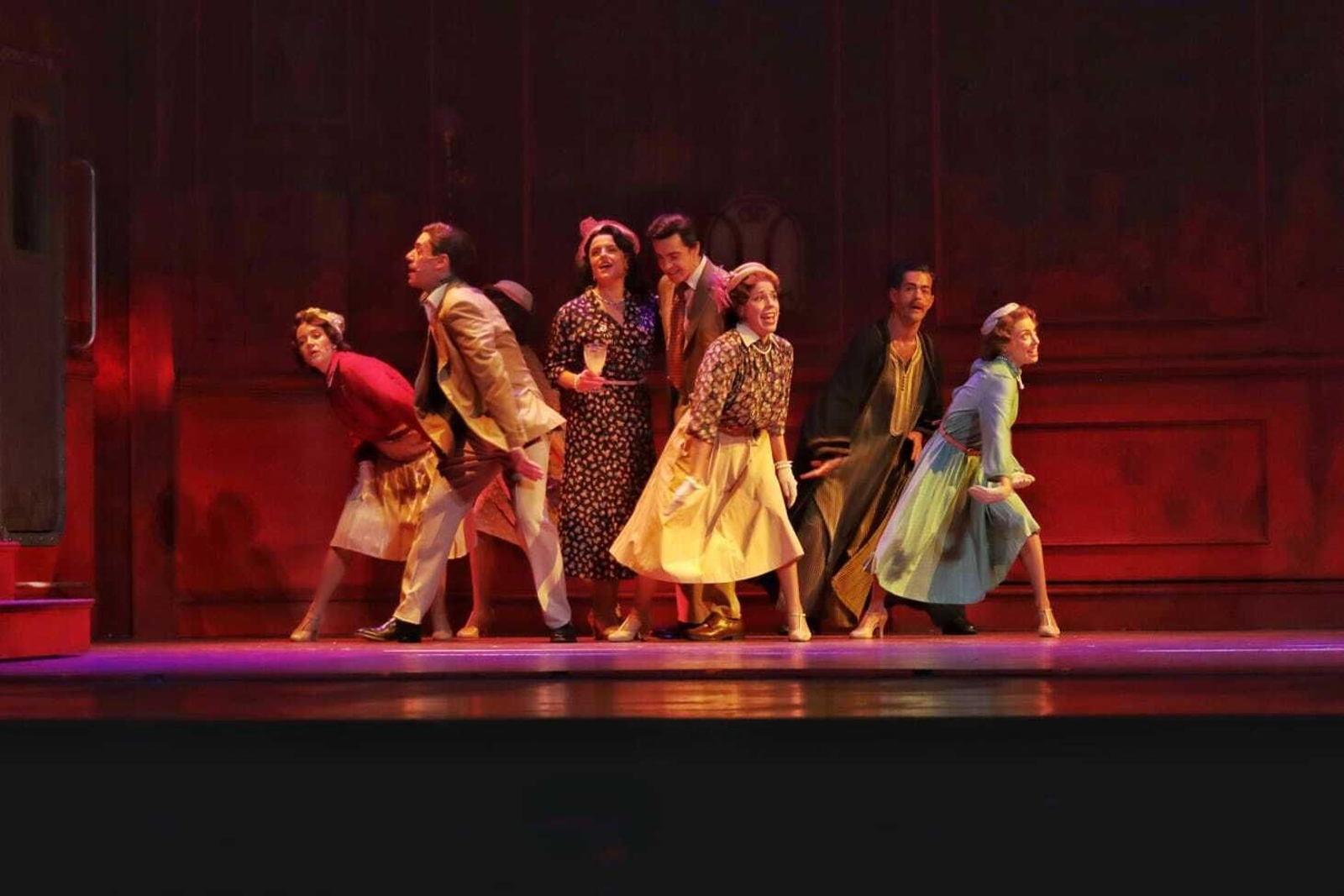 El musical 'El tiempo entre costuras', en el Teatro Cervantes hasta 10 de septiembre, en imágenes