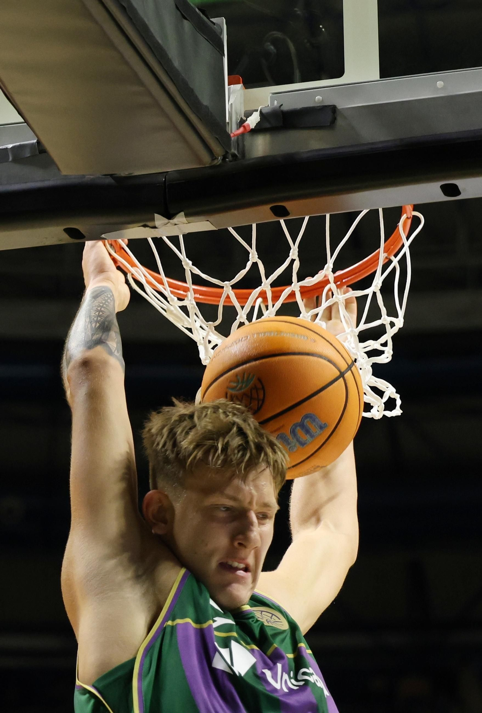 Butajevas realiza un mate.