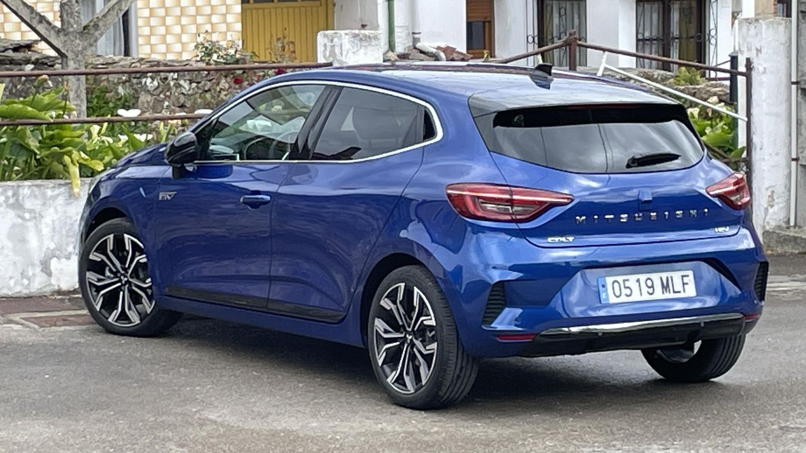 El precio del Colt, como aspectos como su rendimiento o calidad de rodadura, están en la parte alta de los utilitarios de características parecidas. El precio del Colt, como aspectos como su rendimiento o calidad de rodadura, están en la parte alta de los utilitarios de características parecidas.