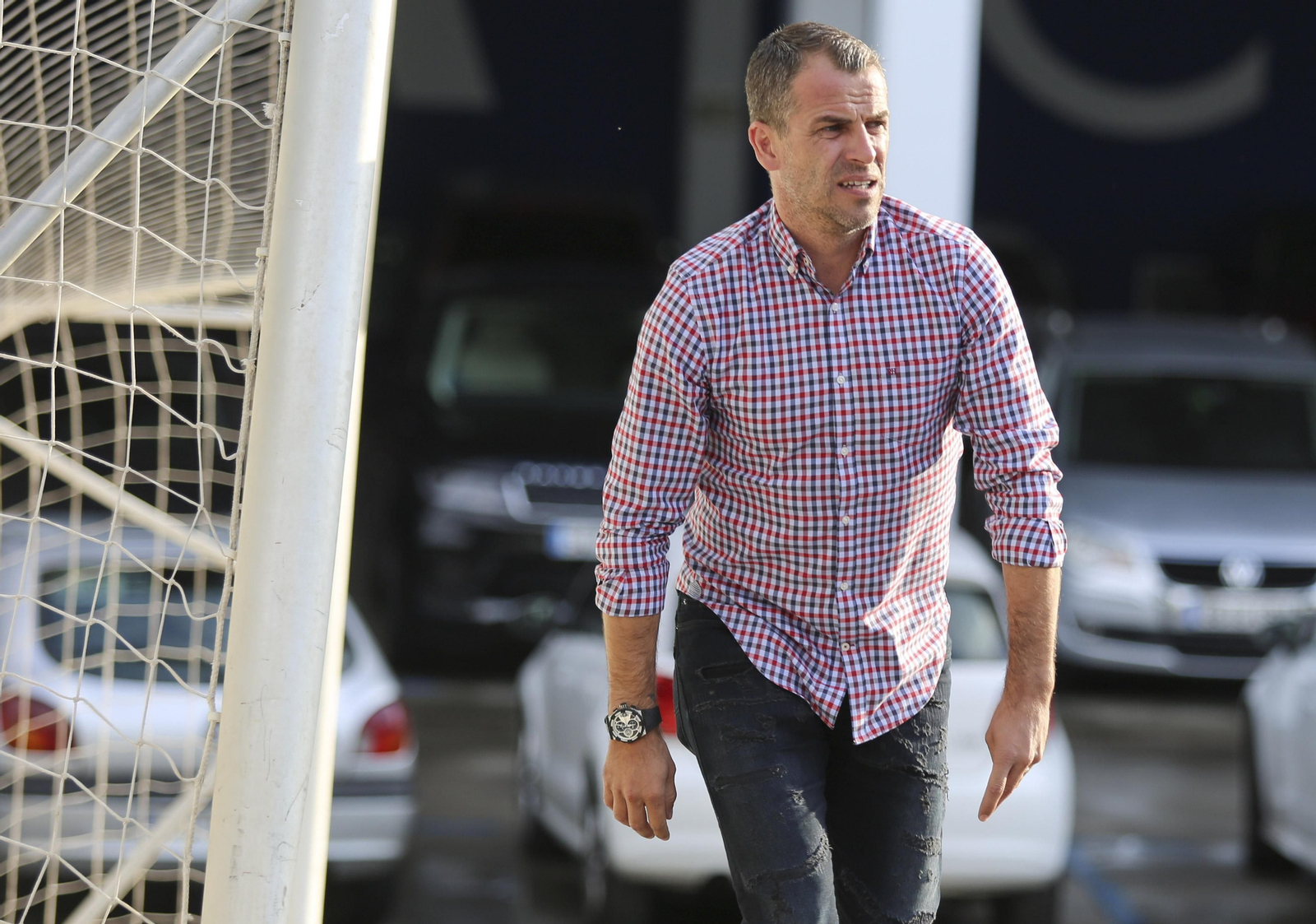 Desfile de caras conocidas en el Anexo