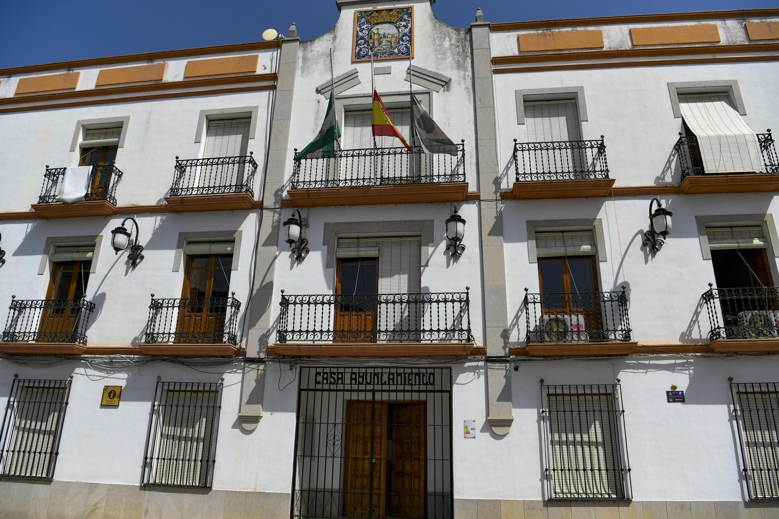 Fachada del Ayuntamiento de Pinos Puente.