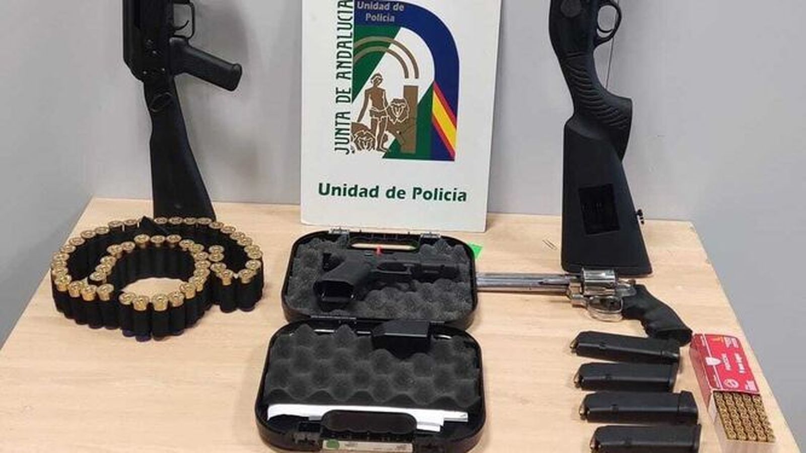 Las armas intervenidas durante el operativo.