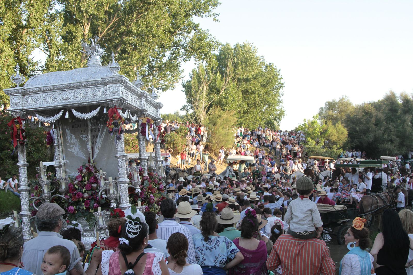 El paso de las hermandades por el río Quema, en imágenes