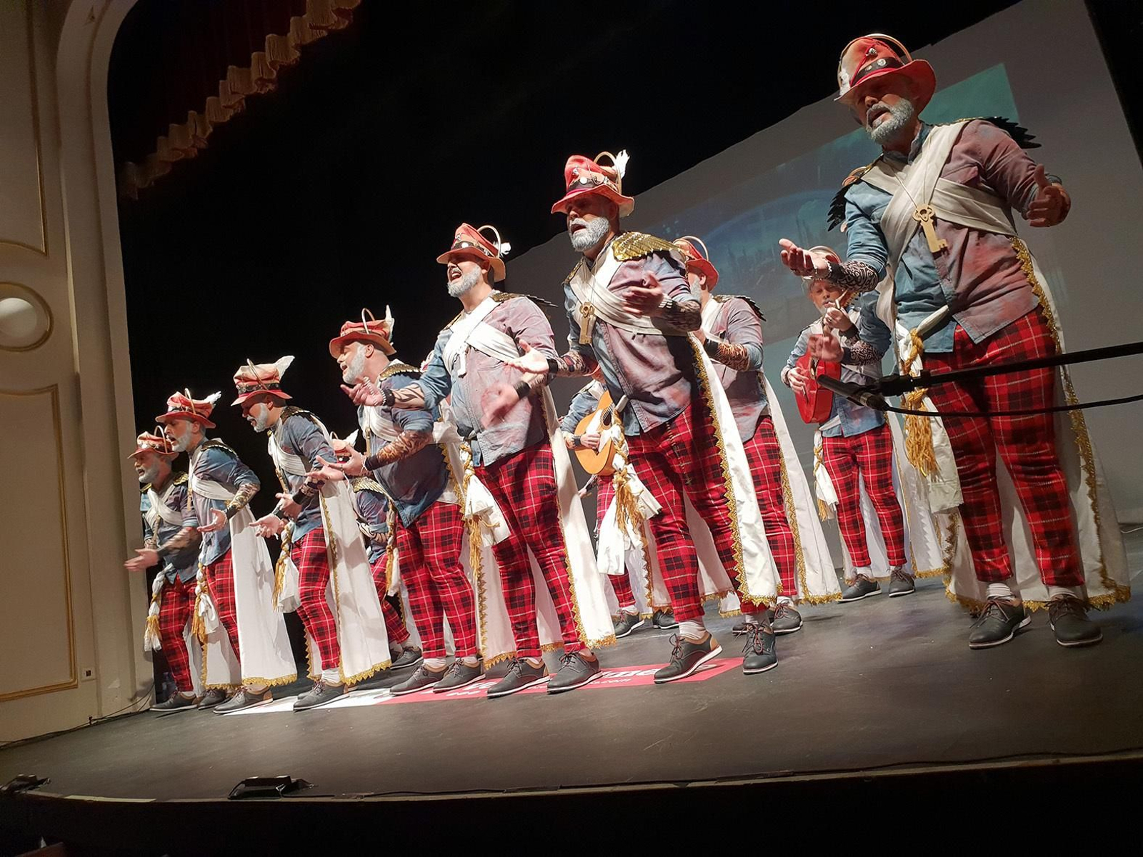 La comparsa 'Pedro' es una de las finalistas de mañana en el Maestro Padilla