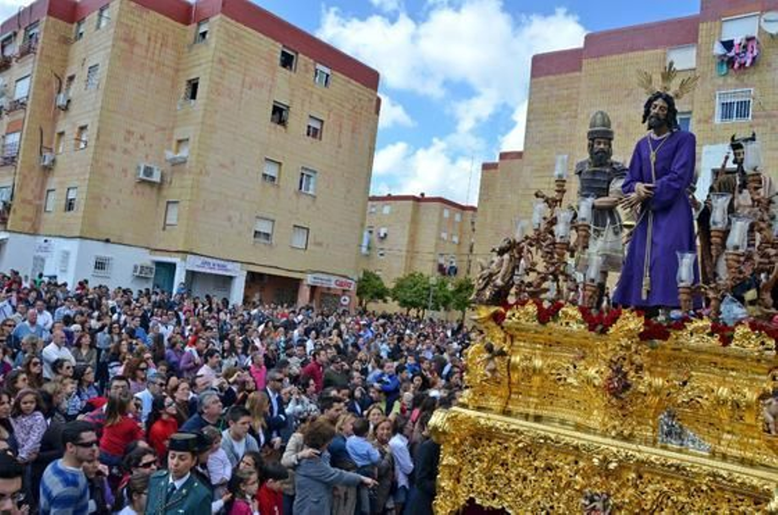 Barrio. El Soberano Poder se planta ante su gente de La Granja.

Foto: Manuel Aranda