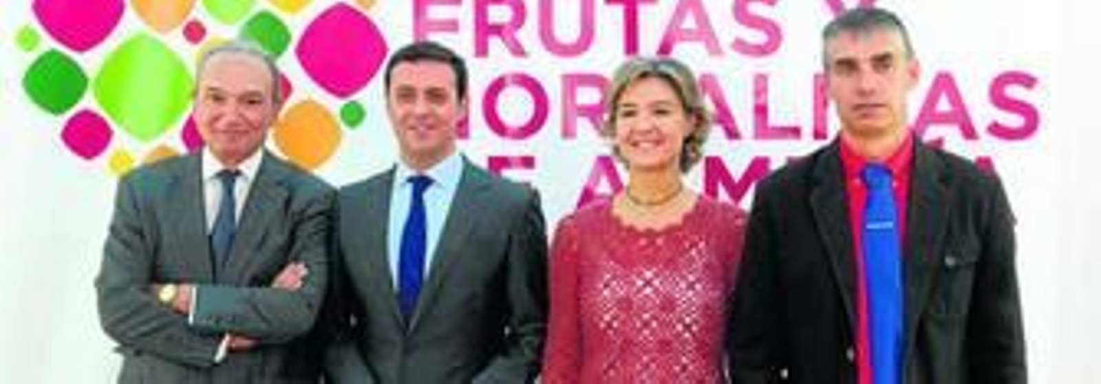 El vicepresidente de Diputación, Javier Aureliano García, junto a la ministra de Agricultura, Isabel García Tejerina.