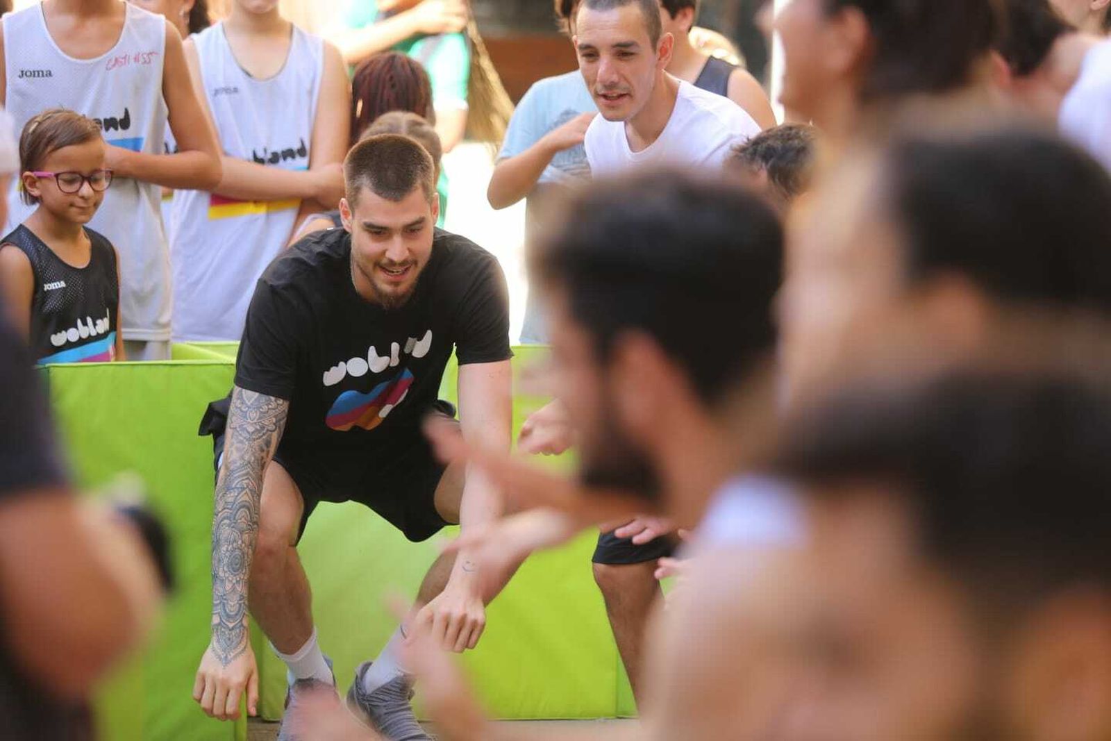 Las fotos de la visita de Juancho Hernangómez al Campus WOB CaixaBank