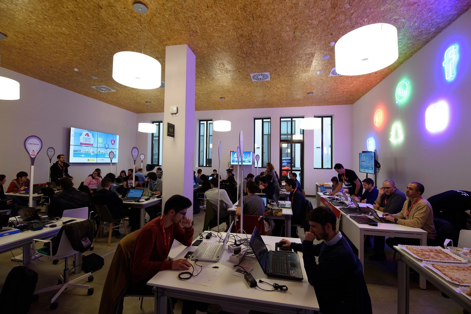 Participantes en el 'Hackathon' celebrado en el Polo de Contenidos Digitales de Málaga.