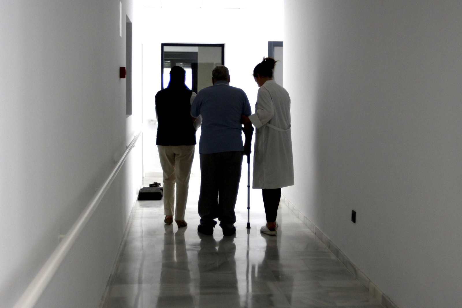 Profesionales con un paciente.