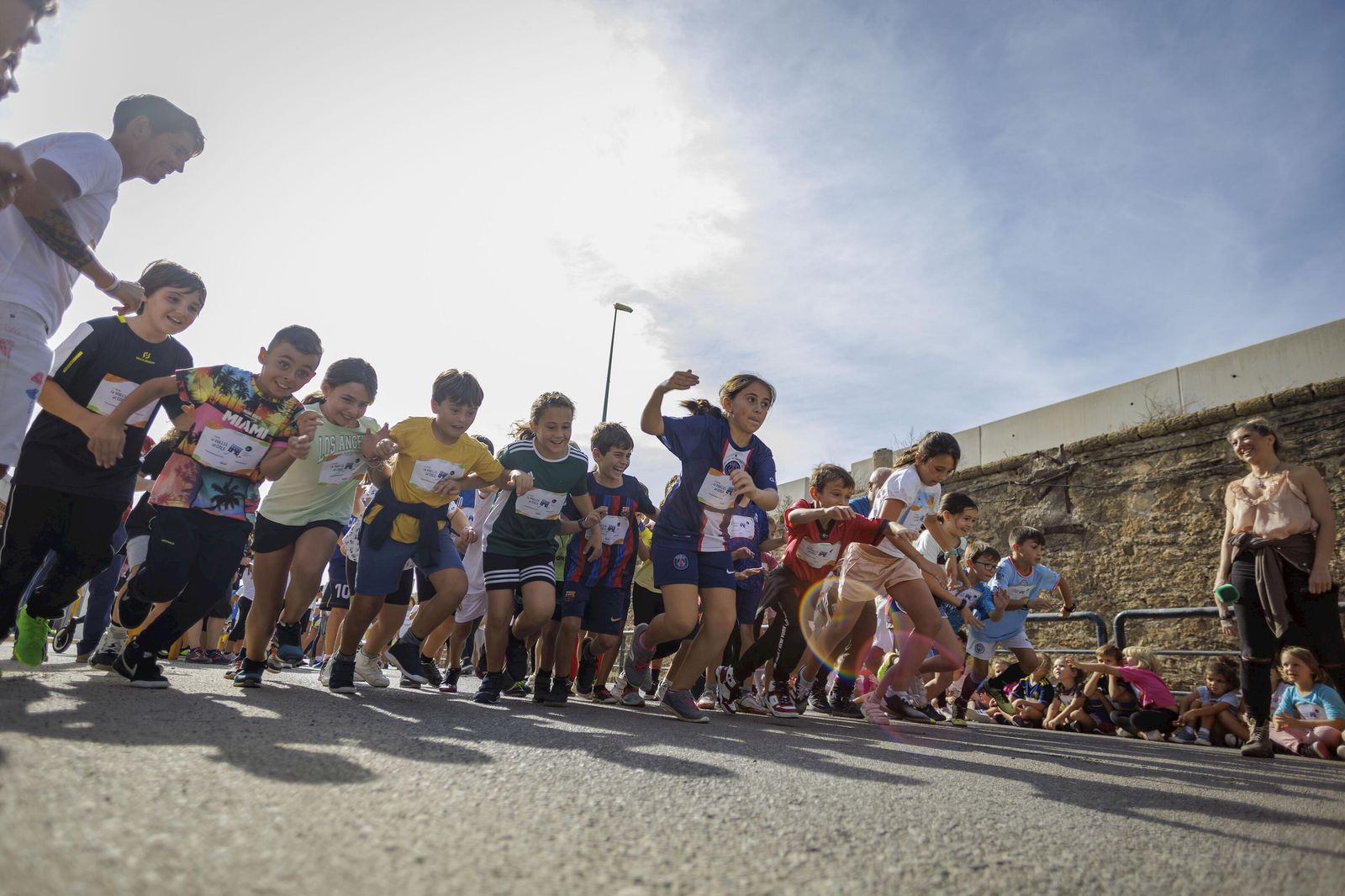 Carrera solidaria contra la leucemia infantil en el CEIP La Inmaculada de Cádiz