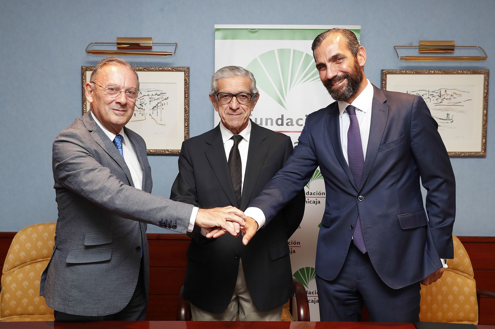 Román Fernández-Baca, Braulio Medel y Eduardo Fernández tras firmar el convenio.
