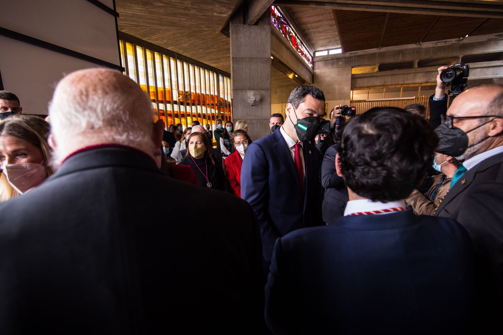 Así ha sido la visita del presidente de la Junta a las hermandades del Lunes Santo de San Fernando