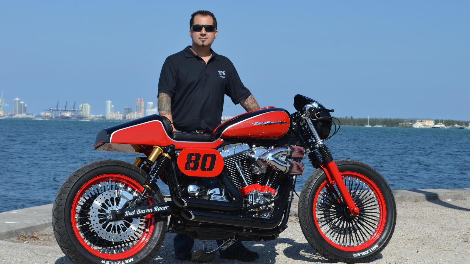 Francisco Alí Manén con su moto ganadora del Daytona Bike Sow  'Red Baron'