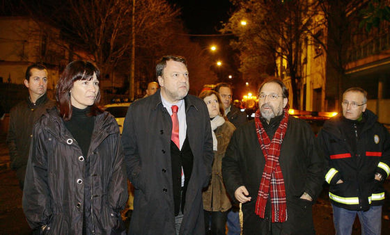 Micaela Navarro, consejera de Igualdad y Bienestar Social, el alcalde, Alfredo Sánchez Monteseirín, y el concejal de Convivencia y Seguridad Ciudadana, Alfonso Mir.

Foto: Antonio Pizarro / EFE