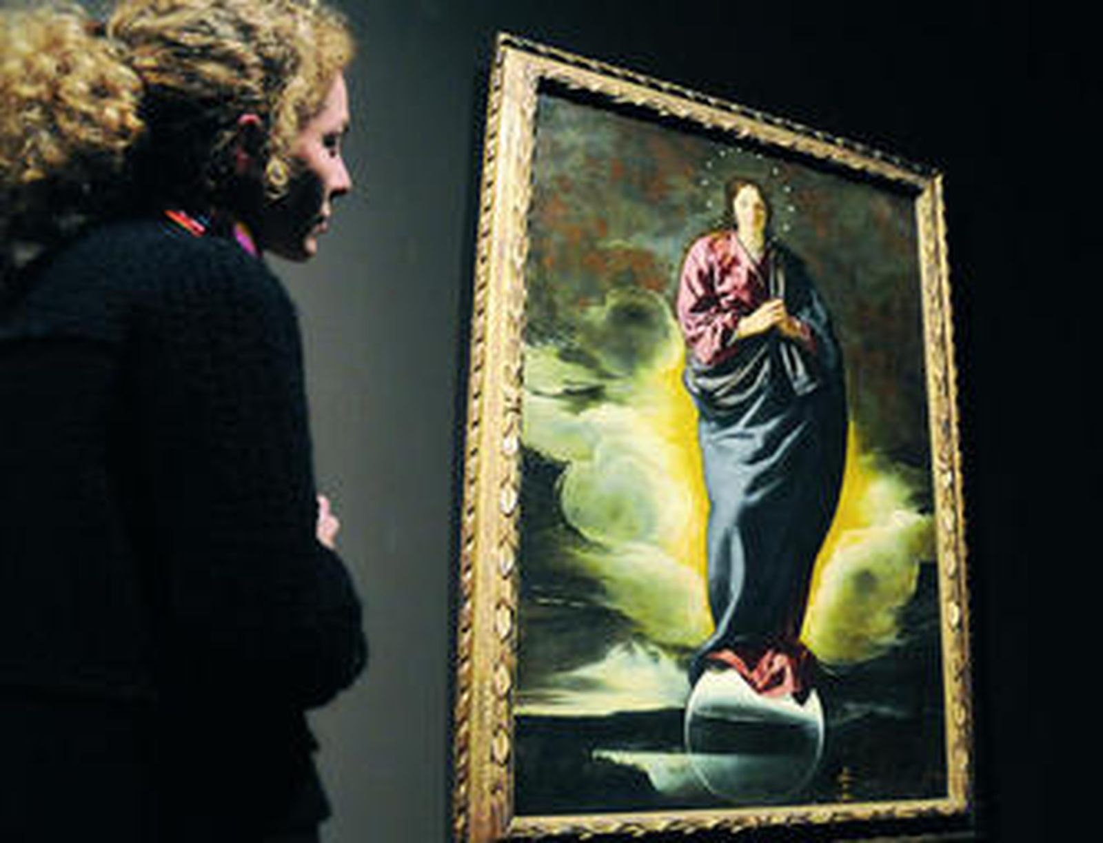 La belleza y el rico cromatismo de la 'Inmaculada' puede admirarse ya en el Centro Velázquez.