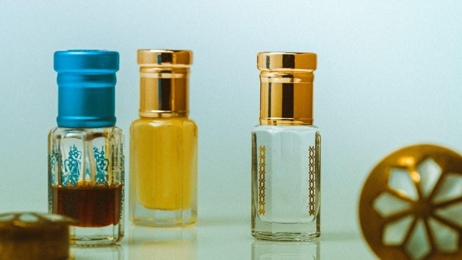 Perfumes frescos que hablan de días largos y noches sin reloj