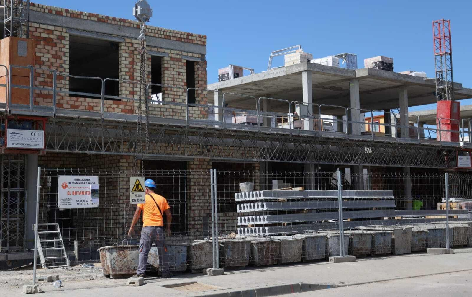 Un trabajador de la construcción, en una obra de Jerez.