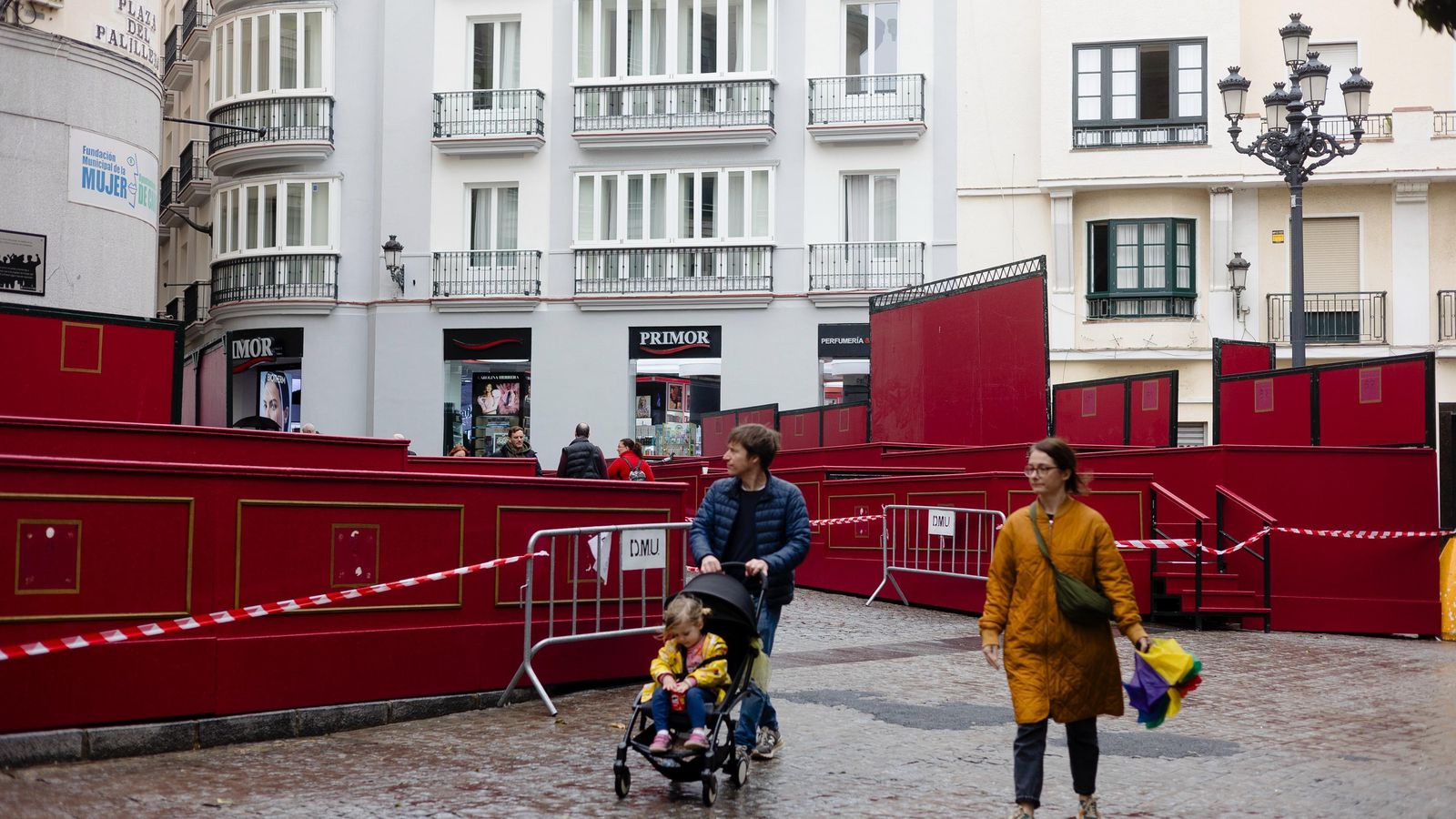 Los palcos ya se están montando en la plaza del Palillero.