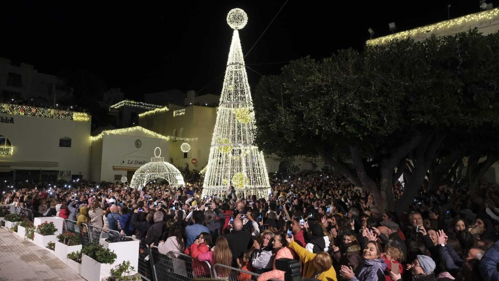 Día del encendido de las luces de Ferrero Rocher en Mojácar.