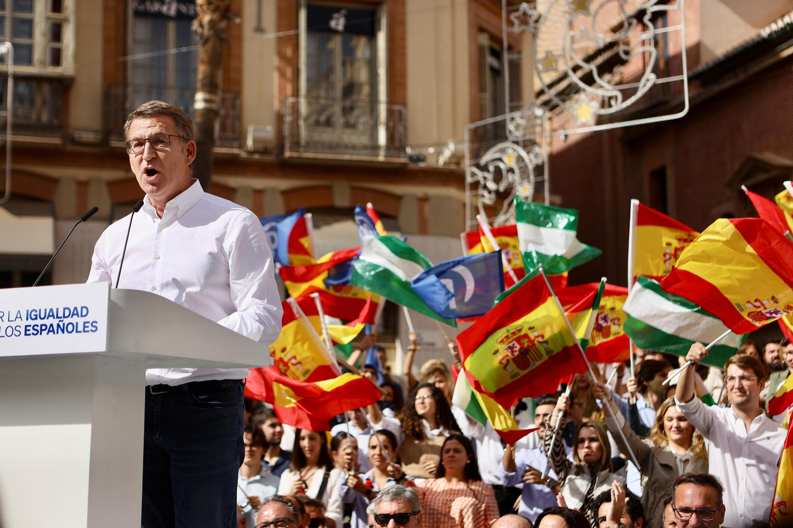 Las fotos que dejan la multitudinaria concentración del PP contra la amnistía. Las fotos que dejan la multitudinaria concentración del PP contra la amnistía.