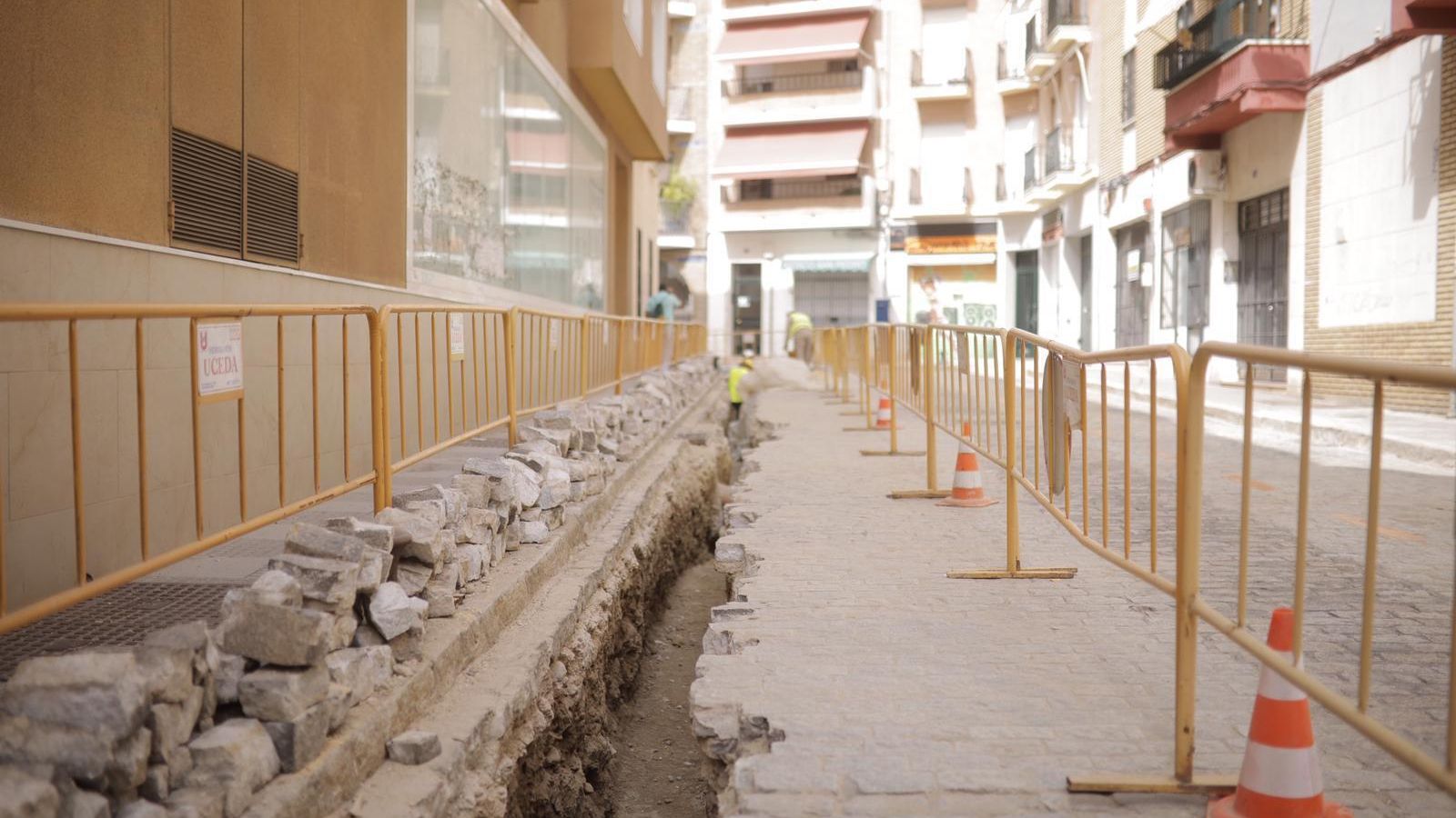 Zanja abierta donde se han encontrado los restos.