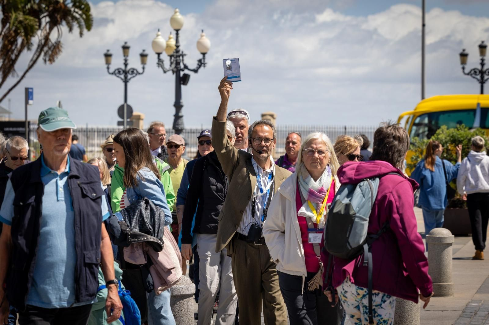Imágenes de los cruceristas que han llegado a Cádiz este 1 de mayo festivo